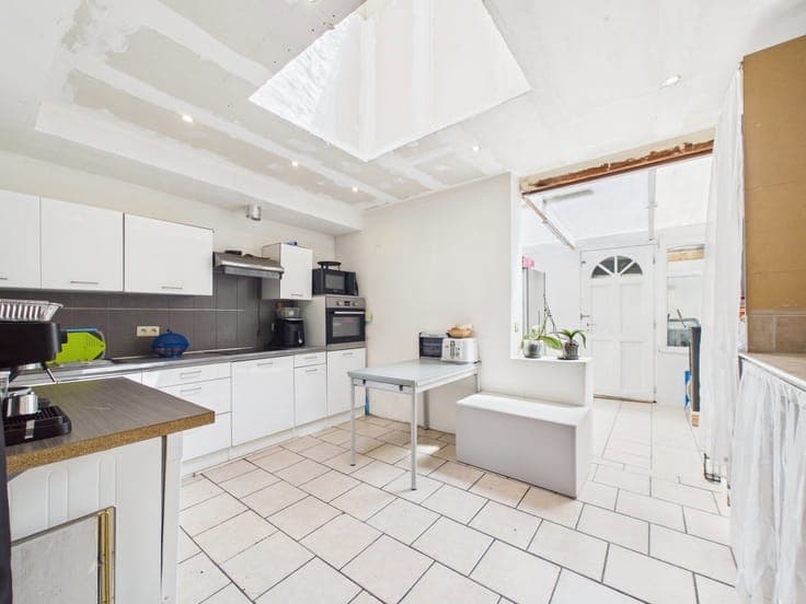 4-bedroom house with GARDEN