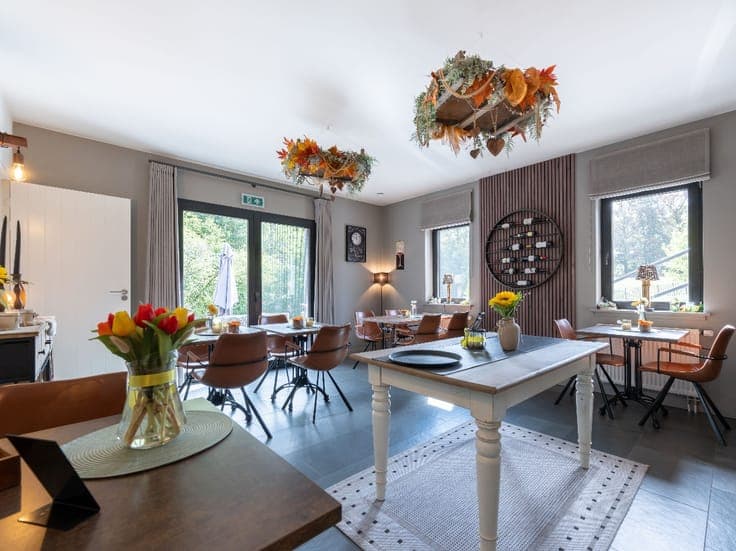 B&B with 6-Bedrooms on 4,852 m² of Land – Ferrière
