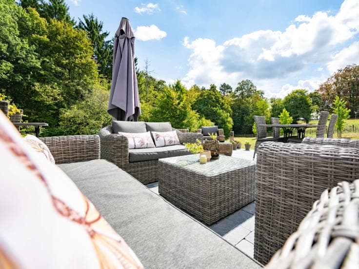 B&B with 6-Bedrooms on 4,852 m² of Land – Ferrière