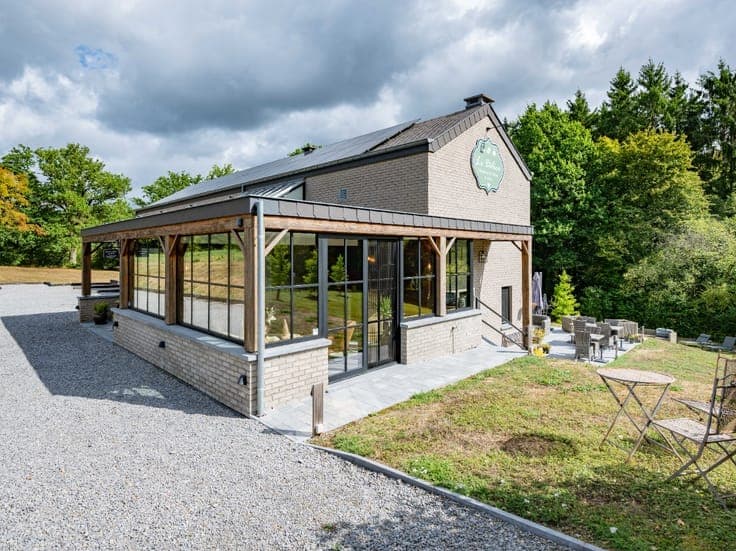 B&B with 6-Bedrooms on 4,852 m² of Land – Ferrière