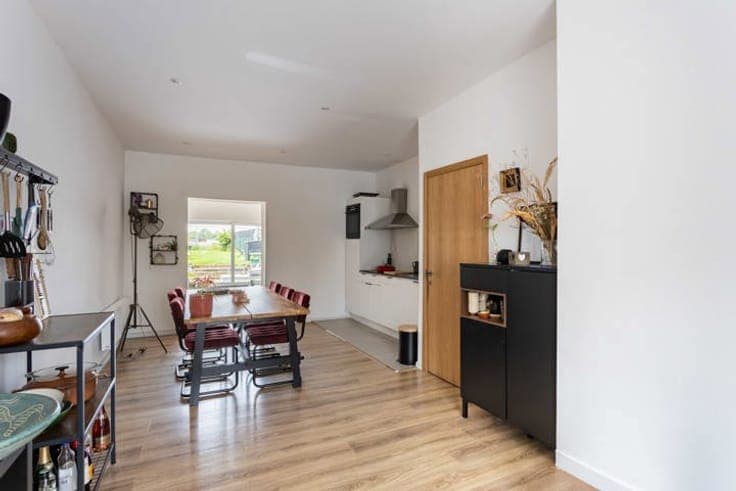 Cosy home with garden and rear access