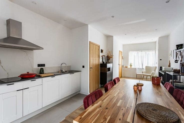 Cosy home with garden and rear access
