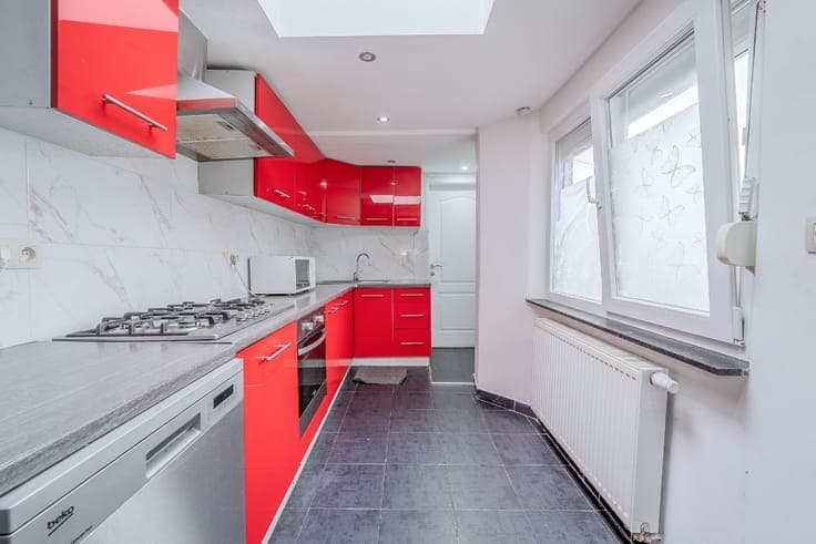 FOR SALE – 2-BEDROOM HOUSE WITH PARKING