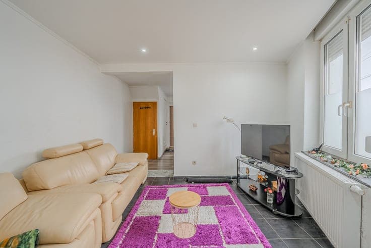FOR SALE – 2-BEDROOM HOUSE WITH PARKING