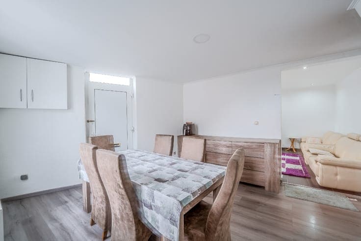 FOR SALE – 2-BEDROOM HOUSE WITH PARKING