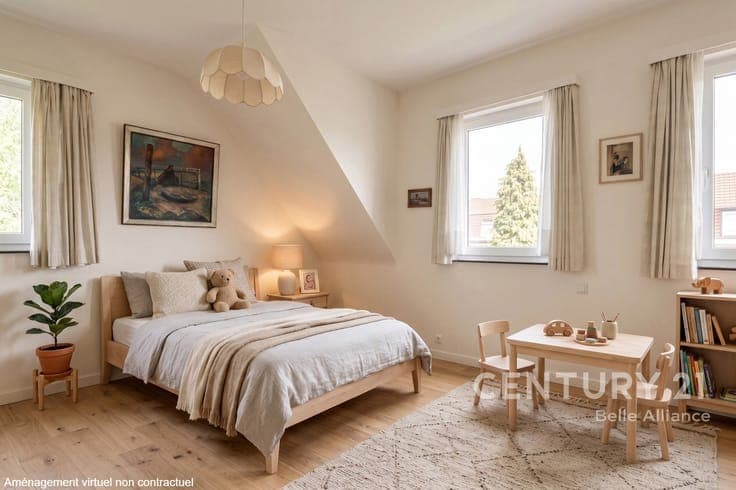 Within walking distance of the train station – 240 m² villa