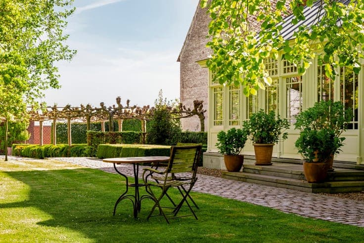 Beautiful exclusive square farmhouse