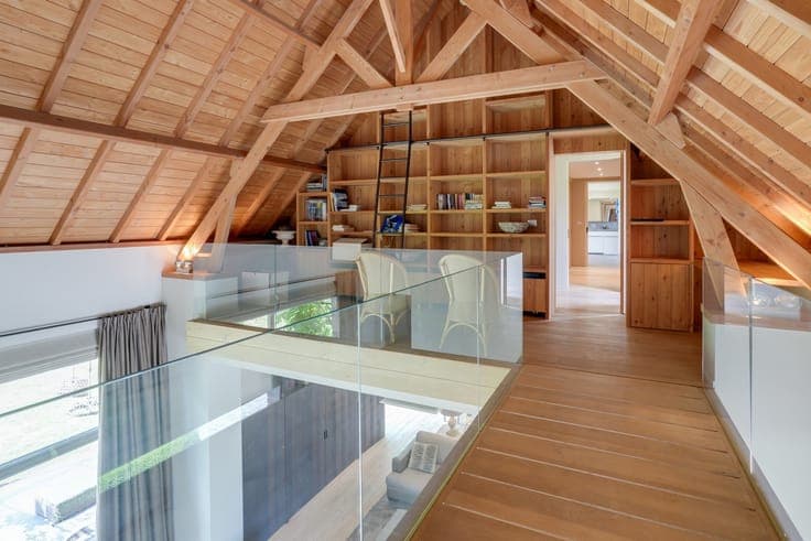 Fully Renovated Square Farmhouse on 7,200 m²