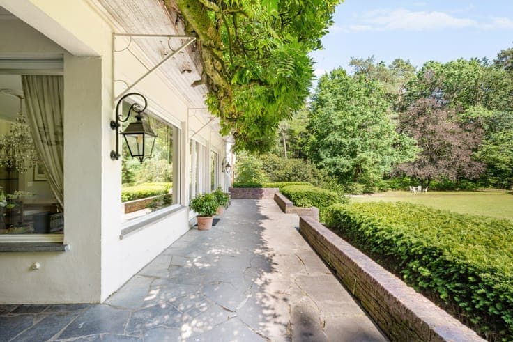 Unique villa on approximately 8.4 hectares of parkland.