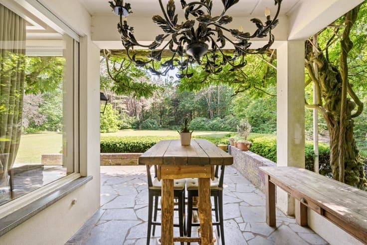 Unique villa on approximately 8.4 hectares of parkland.