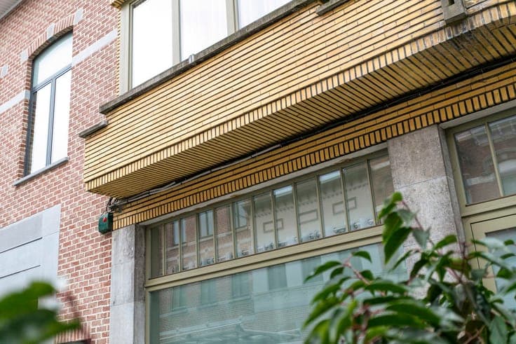Move-in-ready home with a spacious south-facing terrace in R