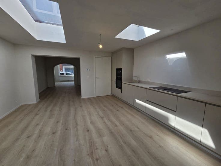Kloeke en heel ruime instapklare woning!
