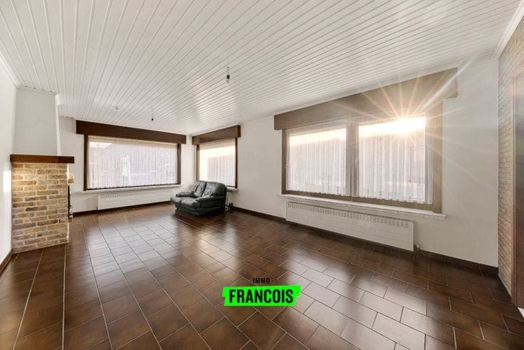 Bungalow in a quiet location with a garage in Assebroek
