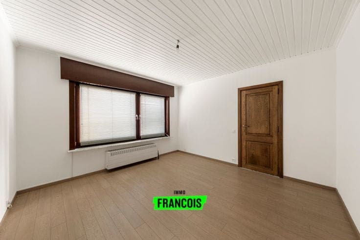 Bungalow in a quiet location with a garage in Assebroek