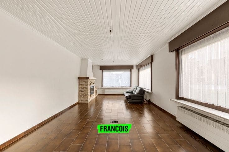 Bungalow in a quiet location with a garage in Assebroek