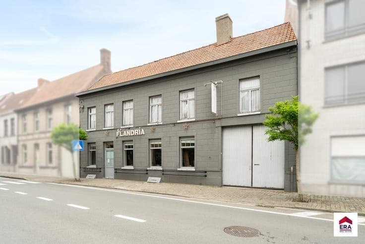 Commercial property with residence in Wakken