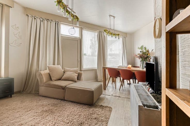 ZWANKENDAMME: RUIME, TE MODERNISEREN WONING MET ZONNIG TE...