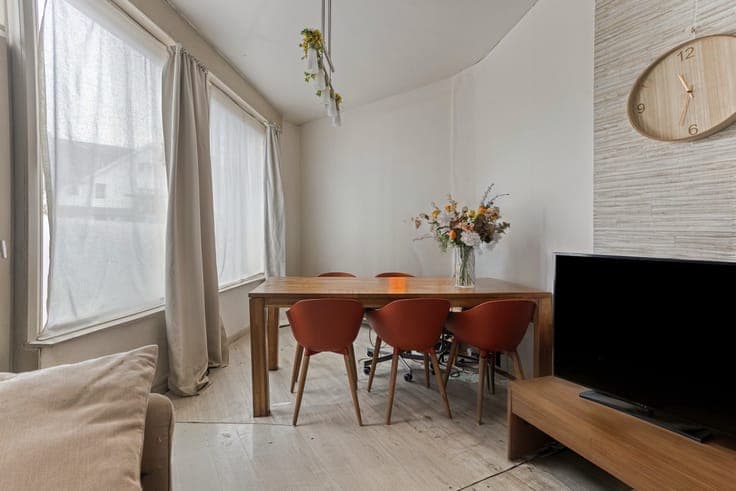 ZWANKENDAMME: RUIME, TE MODERNISEREN WONING MET ZONNIG TE...