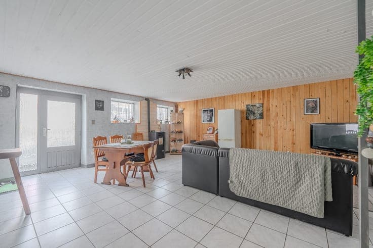 Building with 2 duplexes and a garden in Onhaye