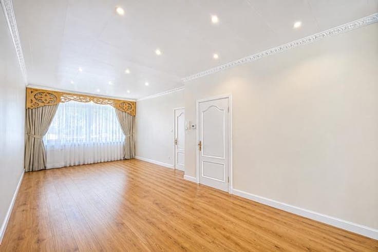 QUARTIER EUROPÉEN, BELLE MAISON 5CH ± 216M² + COUR