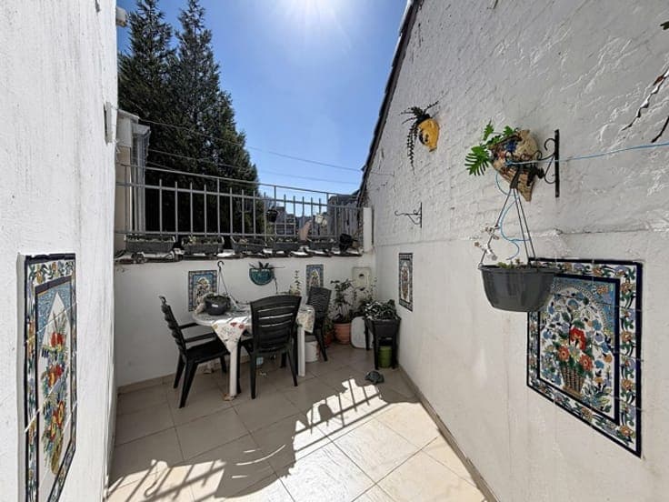 QUARTIER EUROPÉEN, BELLE MAISON 5CH ± 216M² + COUR