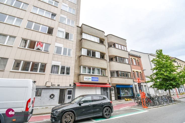 Attractive Investment Property with 3 Apartments and a Let C