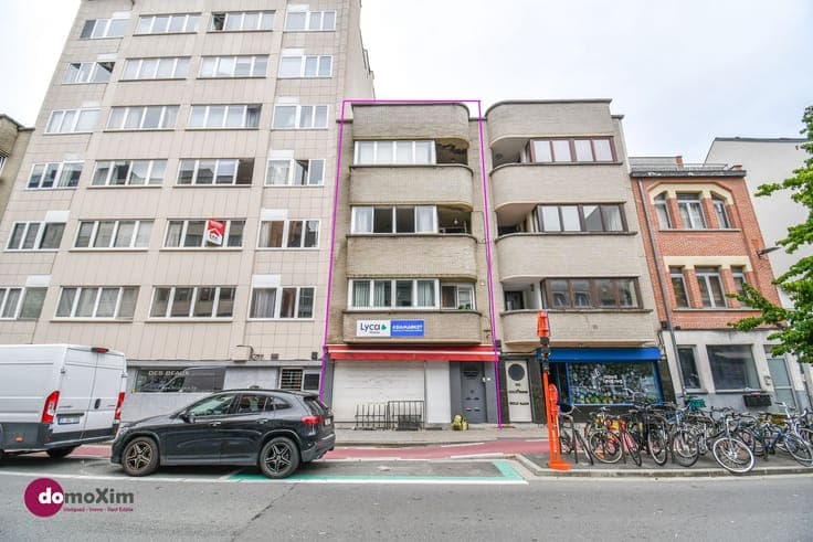 Attractive Investment Property with 3 Apartments and a Let C