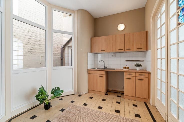 KARAKTERWONING MET POTENTIEEL EN GARAGE NABIJ COUPURE