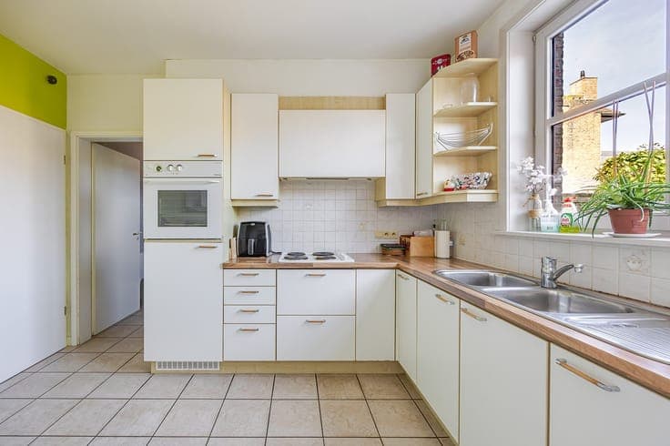 PRAKTISCHE gezinswoning met GROTE tuin én GARAGE vlakbij ...