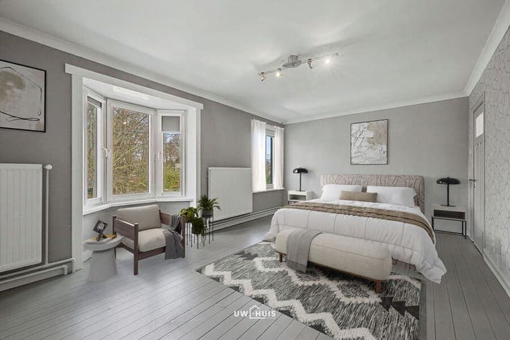 Spacious home with 4 bedrooms and garden near the center of