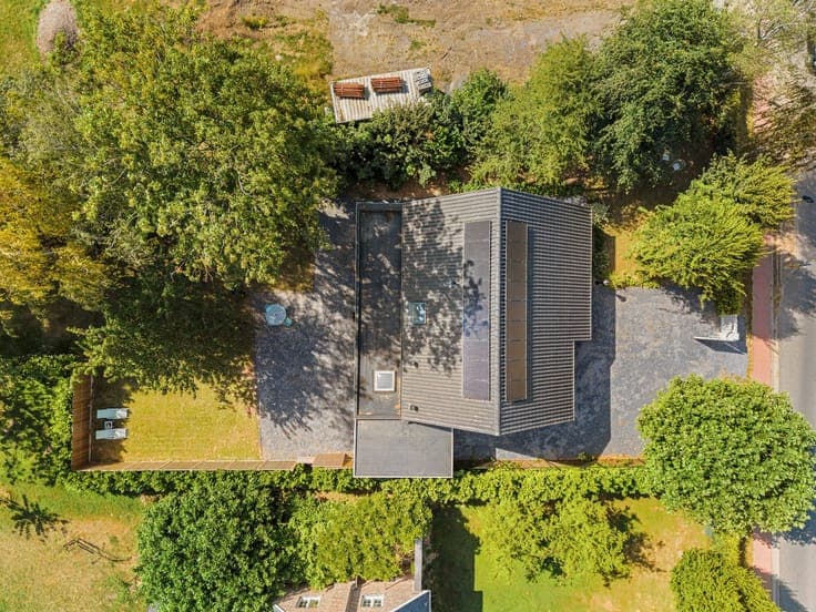 Energy-efficient, modern villa with 4 bedrooms and garden i