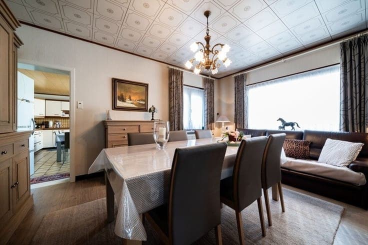 Te moderniseren halfopen woning met tuin en garage op 629 m²