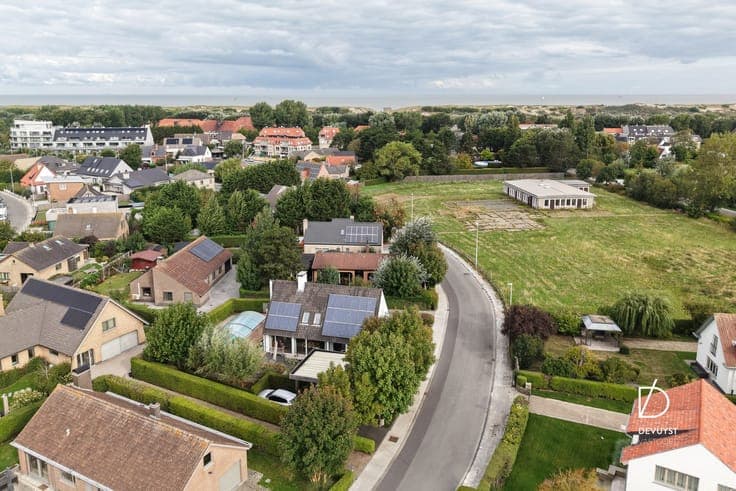 STATIGE EN BIJZONDER VERZORGDE VILLA MET ZWEMBAD OP WANDE...