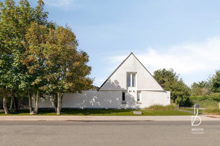 STATIGE EN BIJZONDER VERZORGDE VILLA MET ZWEMBAD OP WANDE...