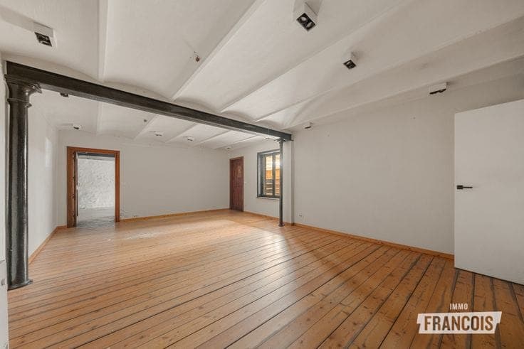 Iconic industrial property with endless possibilities in Br…