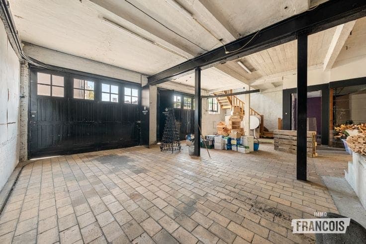 Iconic industrial property with endless possibilities in Br…
