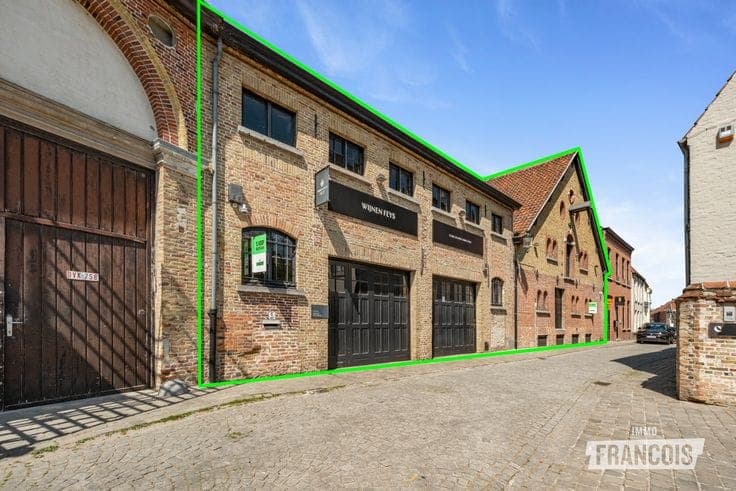 Iconic industrial property with endless possibilities in Br…
