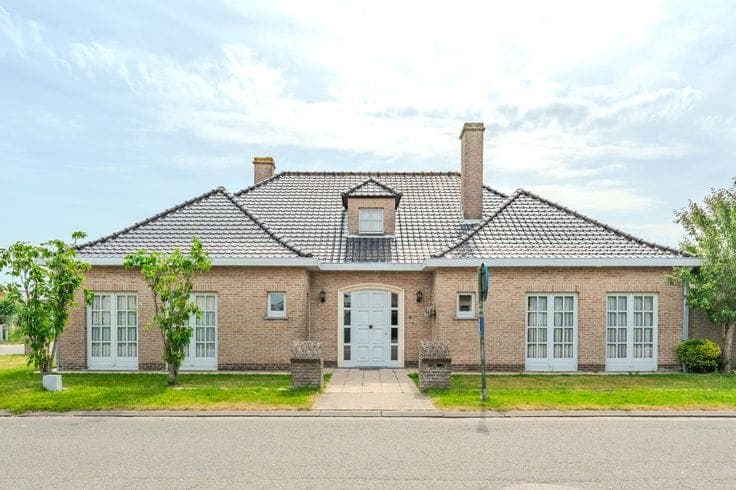 Characterful villa with EPC (C), 5 bedrooms, garage and gar…