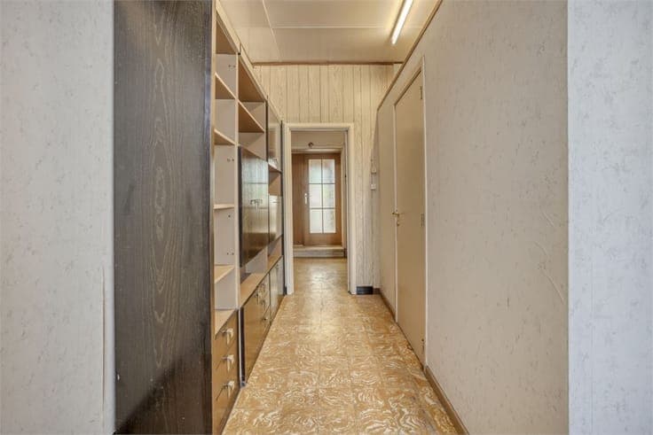 TE RENOVEREN RUIME WONING met GARAGE en Tuin