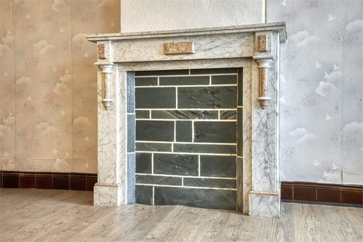 TE RENOVEREN RUIME WONING met GARAGE en Tuin