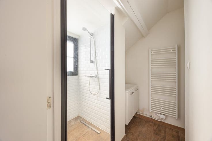 Licensed investment property - 5 studios - AAA Location