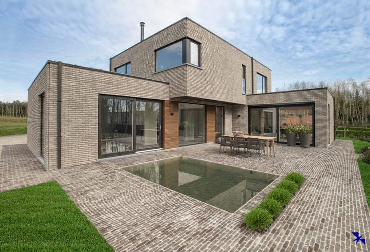 Spacious villa in a prime location in Waasmunster
