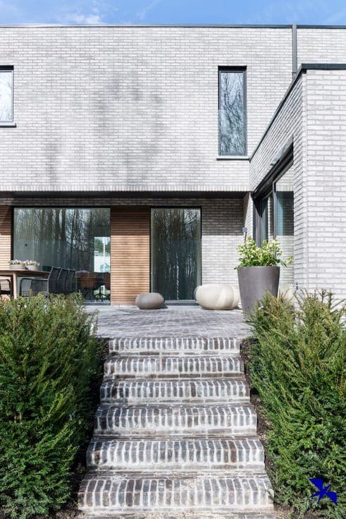 Spacious villa in a prime location in Waasmunster