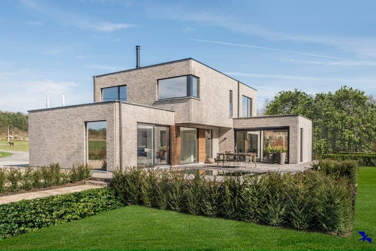 Spacious villa in a prime location in Waasmunster