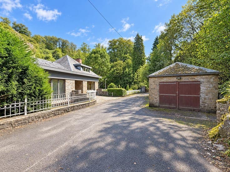 Villa on the banks of the Hoyoux – an exceptional setting