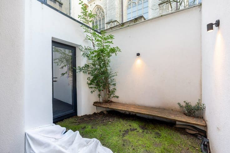 Karaktervolle woning met originele bar in hartje Antwerpen