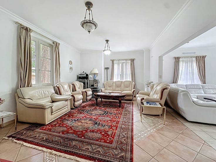 Prestigious and spacious villa with indoor pool