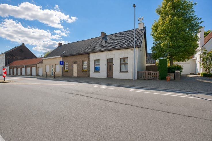 Lichtervelde – HOB met 6 slpks, garage en bijgebouw op 56...