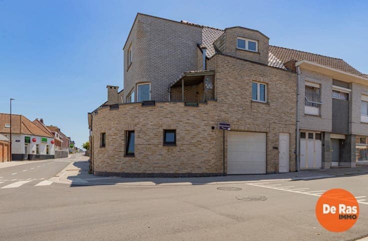 LIEDEKERKE - woning met garage en terras op goede locatie