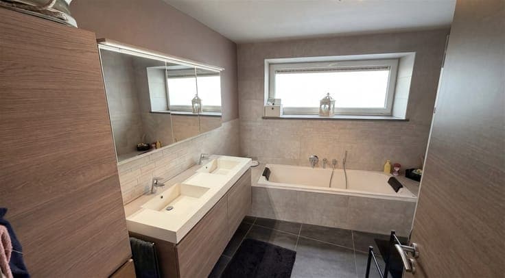 Move-in ready family home with 3 bedrooms, spacious garden,